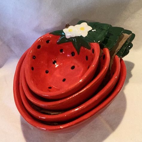 Brand New! Strawberry Measuring Cups By 10:Strawberry Street. These Really Resemble Strawberries! Includes 1/4, 1/3, 1/2 And 1 Cup Measures. Ceramic. Hand Wash Only. Use In The Kitchen Or For Your Summer Decor. These Are So, So Sweet. Items Like This May Contain Imperfections Or Irregularities Making Each Piece Unique. Cottagecore Kitchenware, Strawberry Kitchen Decor, Strawberry Items, Strawberry House, Fun Beauty Products, Strawberry Stuff, Strawberry Things, Strawberry Decor, 10 Strawberry Street