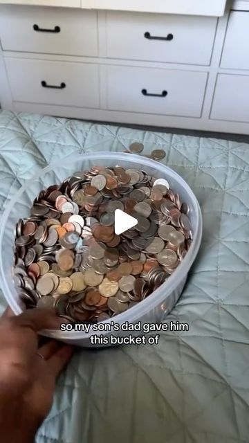 Eric Miller on Instagram: "HUGE bucket of coins!!! #findingmoney #coin #coins #coinstar #fyp" Coin Display Ideas, Coin Chart, Coin Collection Value, How To Clean Coins, Valuable Wheat Pennies, Coin Frame, Coin Crafts, Old Coins Value, Penny Values