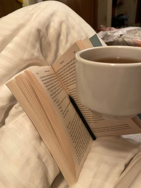 Tea Before Bed Aesthetic, Book And Tea Aesthetic, Tea Girl Aesthetic, Yea Aesthetic, Reading In Bed Aesthetic, Quiet Core, Chilling Aesthetic, Chai Aesthetic, Relaxation Aesthetic