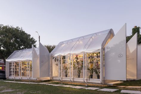 Gallery of Greenhouse Orchid Punta del Este / Mateo Nunes Da Rosa - 1 Commercial And Office Architecture, Greenhouse Interiors, Public Sculpture, Urban Fabric, Wood Structure, Natural Ventilation, Exhibition Space, Architecture Photo, Urban Planning