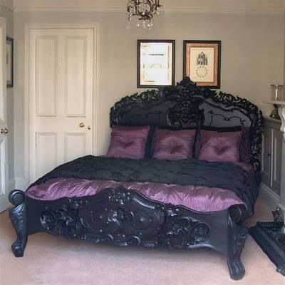 Black carved Victorian bed frame with purple and black bedding. Black And Purple Bedroom, Witchy Bedroom Ideas, Gothic Bedroom Ideas, Gothic Bed, Gothic Decor Bedroom, Pastel Bedroom, Gothic Bedroom, Purple Bedrooms, Purple Bedroom