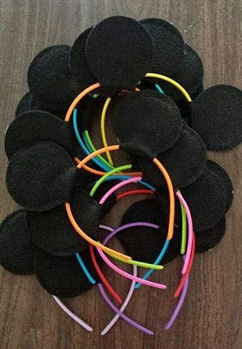 Felt Mickey Mouse, Store Headbands, Miki Mouse, Mickey Mouse Crafts, Mickey Mouse Themed Birthday Party, Mickey Mouse First Birthday, Mickey Mouse Clubhouse Birthday Party, Mickey Mouse Clubhouse Party, Mickey Mouse 1st Birthday