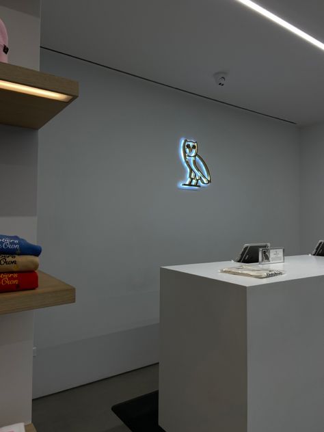 ovo owl logo in the back of the cashier desk Ovo Aesthetic, Ovo Store, 2024 Lifestyle, Drake Ovo, Aubrey Drake, Men Fashion Casual Outfits, A Pic, Aesthetic Wallpaper, Room Makeover