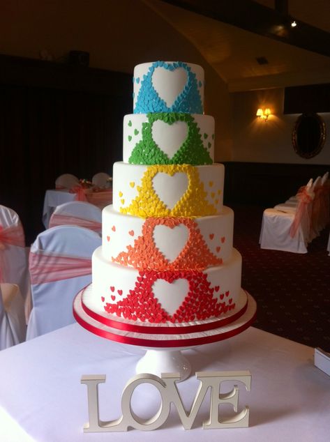 Rainbow Wedding Theme, Rainbow Wedding Cake, Gay Wedding Cakes, Gateaux Cake, Rainbow Food, Rainbow Wedding, Tier Cake, Lesbian Wedding, Gay Wedding