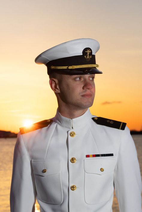 Navy Captain Uniform, Seaman Picture, Navy Uniform Military, Stalls Ideas, Sunrise Portrait, Captain Uniform, Happy Birthday Marines, Captain Ideas, Marine Photography