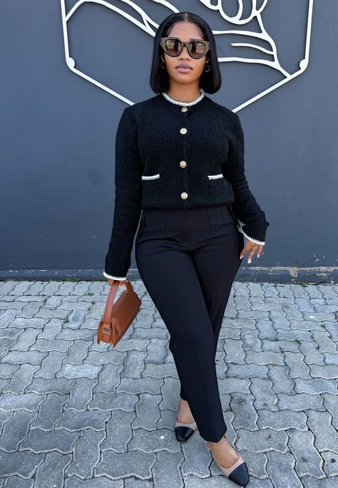 Cropped Cardigan Outfit Work, Formal Cardigan Outfit, Female Principal Outfits, Green Office Outfits Women, Cropped Cardigan Outfit Fall, Cardigan Outfit Black Women Work, Minimalist Work Outfits Women, Business School Outfit Women, Monochromatic Business Outfit