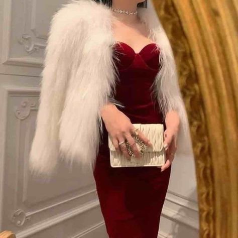 Met Gala Outfits, Elegante Y Chic, Blouse Casual Fashion, Pretty Prom Dresses, Hollywood Glam, White Fur, Feminine Aesthetic, Glam Dresses, Looks Chic