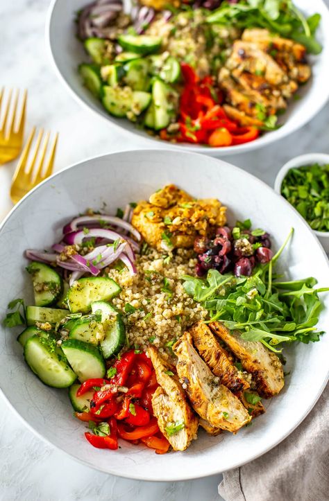 Easy Mediterranean Bowl {Meal Prep} - The Girl on Bloor Meditteranean Bowl Recipes, Mediterranean Breakfast Bowl, Chicken Roasted Red Peppers, Mediterranean Chicken Bowl, Mediterranean Bowl, Bowl Meal Prep, Mediterranean Diet Breakfast, Mediterranean Bowls, Chicken Roasted