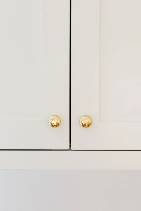 Cabinet hardware is a finishing touch that elevates a room from so-so to stunning. Learn all about cabinet knob placement, so you can get your room's look just right! Cabinet Knob Size Guide, Where To Place Knobs On Cabinets, Placement Of Kitchen Cabinet Hardware, Knob Placement On Cabinets, Hardware Placement On Shaker Cabinets, Kitchen Cabinet Knobs And Pulls Ideas, Cabinet Pull Placement, Shaker Cabinet Hardware Placement, Cabinet Knob Placement