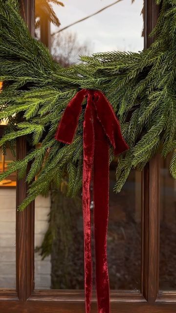 Red Modern Christmas Decor, Velvet Ribbon On Wreath, Regency Christmas Aesthetic, Red Velvet Ribbon Christmas, Mckenna Barry, Christmas Hangout, Velvet Ribbon Christmas, Natal Natural, Interior Cottage