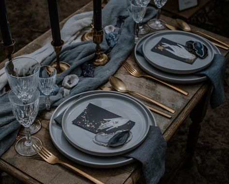 Celestial inspired tablescape Celestial Wedding Table, Spiritual Party, Celestial Wedding Theme, Celestial Theme, Starry Night Wedding, Geode Wedding, Wedding Table Setting, Wedding Aesthetics, Moon Wedding