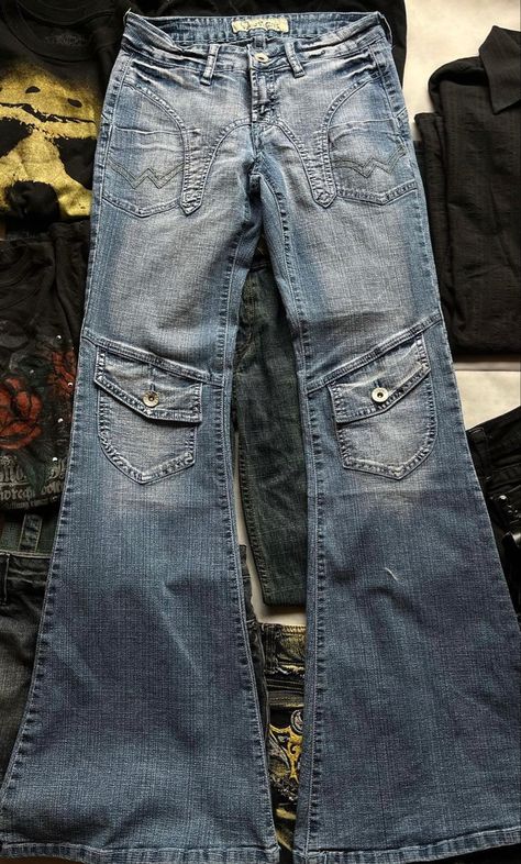 Low Rise Flared Jeans, Fits Clothes, Cute Pants, Grunge Goth, Baggy Pants, Swaggy Outfits, 2000s Fashion, Mode Vintage, Flared Jeans