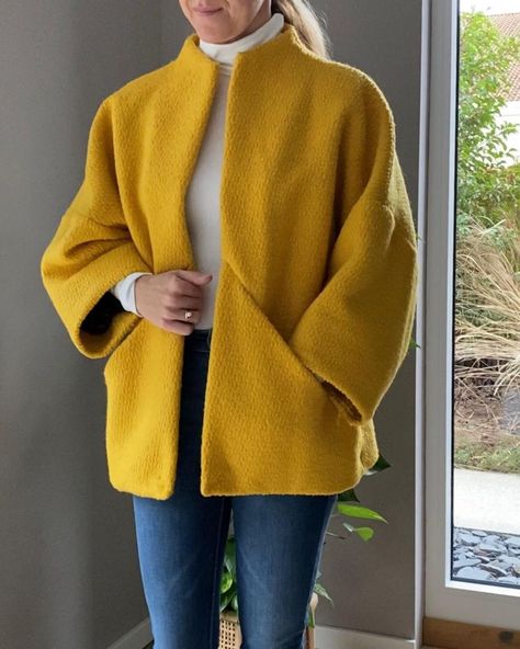 Winter Blouse, Easy Diy Clothes, Over Coat, Winter Fashion Outfits Casual, Coat Women Fashion, Fashionista Clothes, Diy Sewing Clothes, Couture Sewing, Mullet Hairstyle