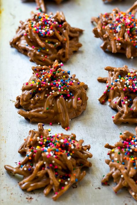 These no bake haystack cookies combine chow mein noodles, milk chocolate and butterscotch chips to make decadent treats that are always a huge hit. Chow Mein Noodle Cookies, Haystacks Recipe, Haystack Cookies, Candy Corner, Xmas Candy, Candy Ideas, Chow Mein Noodles, Baking Recipes Cookies, Candy Recipes Homemade