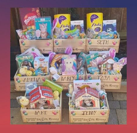 Valentines Vinyl Ideas, Easter Hamper, Creative Easter Baskets, Personalized Easter Eggs, Easter Gift Boxes, Easter Sweets, Personalized Easter Gifts, Easter Basket Diy, The Easter Bunny