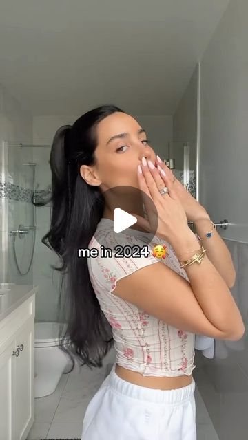 BRIANNA JOYE on Instagram: "the best way to add volume to your ponytail 💕 #hairstyle #hairtutorial" Short Hair For Party, Different Layered Haircuts, Brianna Joye, Best Ponytail, Mother Of The Bride Hairdos, Haircuts For Long Hair With Layers, Long Hair Ponytail, Ponytail Hairstyle, Haircuts For Long Hair