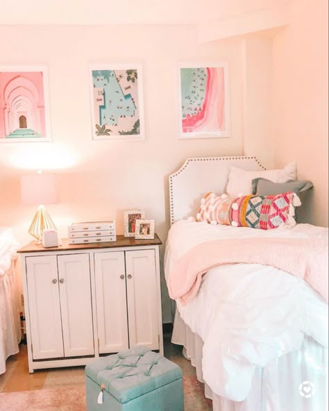 http://liketk.it/2RrQr @liketoknow.it #liketkit #dormroom #anthropologie #bright #collegedorm #brightdorm Cute Dorms For Two, Simple Cozy Dorm Room, Old Miss Dorm Rooms, Dorm Room Inspo Preppy, Anthropologie Dorm, College Dorm Inspo Preppy, Dorm Room Ideas Bright, Laura Park Dorm Room, College Dorm Room Ideas Preppy