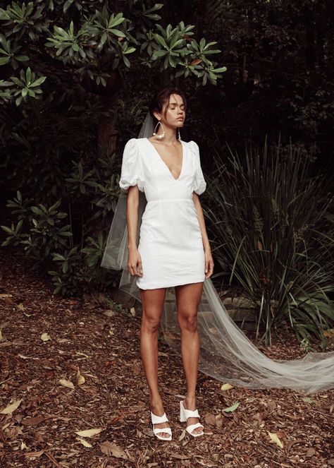 Short Bridal Dress, Short Wedding Dresses, Civil Wedding Dresses, Mini Wedding Dresses, Minimalist Wedding Dresses, Wedding Dress With Veil, Long Veil, Courthouse Wedding, Civil Wedding