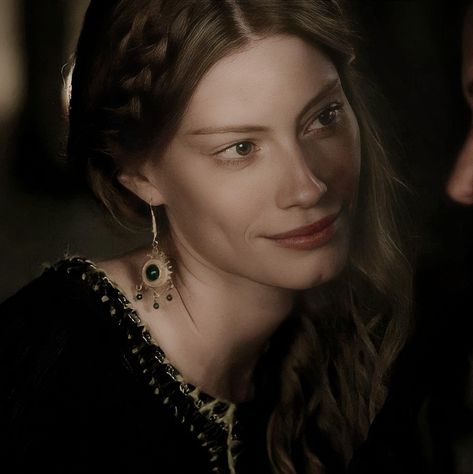 Alyssa Sutherland Vikings, Targaryen Face Claims Female, Aslaug Vikings, Queen Aslaug, Lannister Aesthetic, Alyssa Sutherland, Vikings Series, Game Of Thrones Westeros, Aesthetic Game