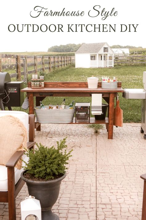 Farmhouse Style Outdoor Kitchen DIY Kitchen Diy On A Budget, Outdoor Kitchen Diy, Simple Outdoor Kitchen, Outdoor Grill Station, Diy Kitchen Projects, Farmhouse Patio, Outdoor Kitchen Island, Kitchen Island Decor, Patio Kitchen