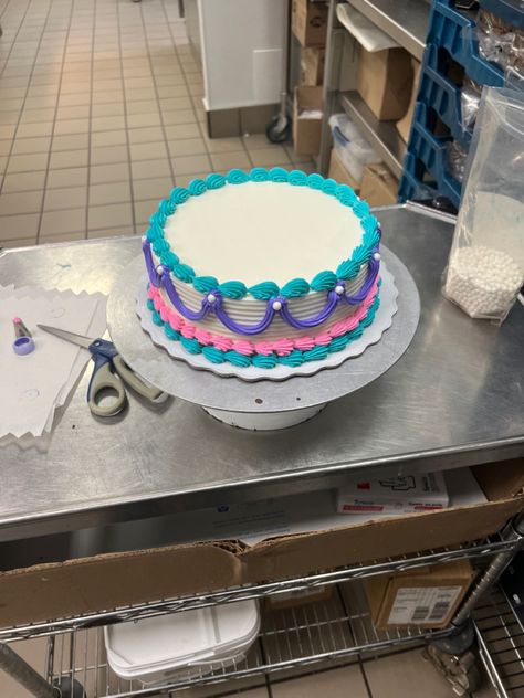 Dairy Queen Cake Decorating, Dq Cake Designs Dairy Queen, Dairy Queen Cake Ideas, Dairy Queen Cake Designs, Dairy Queen Ice Cream Cake Designs, Dq Cakes Designs, Basic Cake Designs, Dq Cake, Dairy Queen Cake