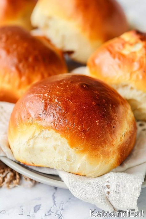 Keto Rolls- Only 4 Ingredients - Perfect Keto Bread Gf Keto Recipes, Keto Pull Apart Milk Bread, Keto Beer Bread, Keto Bread In Bread Machine, Keto Egg Bread, Keto Dinner Rolls Recipe, Keto Sweetened Condensed Milk Bread, Keto Road Trip Food, Keto Fathead Rolls