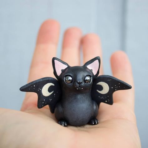 What To Make From Clay, Bat Clay, Polymer Clay Bat, Clay Bat, Hay Bale Art, Polymer Clay Cat, Clay Cat, Bat Cat, Halloween Clay