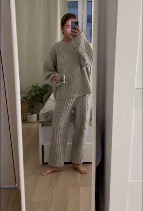 Comfy Home Outfits, Cozy Home Outfit, Homewear Outfit, Casual Home Outfits, Loungewear Aesthetic, Wfh Outfits, Pajamas Aesthetic, Pijamas Women, Cosy Outfit