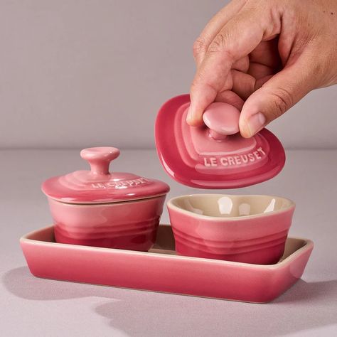 Le Creuset Petit Ramekin d'Amour Set in Rose Quartz – Bokksu Pink Kitchen Sets, Cute Dinnerware Set, Le Creuset Flower, Aesthetic Kitchen Supplies, Cute Homeware, Pink Kitchenware, Pink Le Creuset, Aesthetic Kitchenware, La Creuset