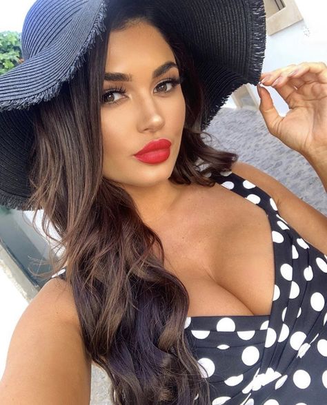 India Reynolds India Reynolds, Demi Rose, Body Curves, Corset Lingerie, Island Girl, Bra Women, Hat Fashion, Hair Makeup, How To Look Better