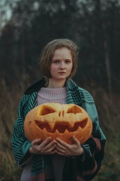 Holding Pumpkin Pose, Child Reference, Irl References, Pumpkin Carve, Autumn Photoshoot, Cosplay Inspo, Halloween Photo, Halloween Artwork, Halloween Photoshoot