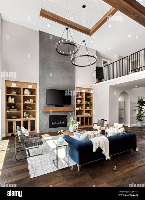 Upscale Living Room, Tall Ceiling Living Room, Cathedral Ceiling Living Room, Vaulted Ceiling Living Room, High Ceiling Living Room, Apartments Decorating, Decorating Farmhouse, Open Living Room, Home Fireplace