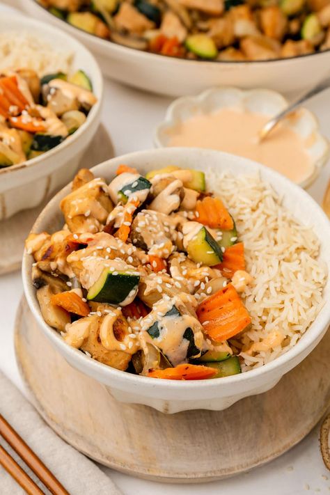 How to make Hibachi at home with this easy hibachi recipe! Turn your home kitchen into a Japanese steakhouse with delicious hibachi bowls filled with rice, chicken, veggies, and homemade yum yum sauce. An easy 30-minute weeknight meal. Hibachi Veggies, Hibachi Bowls, Homemade Yum Yum Sauce, Hibachi At Home, Hibachi Vegetables, Healthy Little Peach, Hibachi Recipes, Hibachi Chicken, Yum Sauce