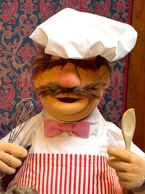 The Best of the Swedish Chef: Watch the Clumsy Muppet's Hilarious Kitchen Catastrophes Kitchen Jokes, The Muppets Characters, Swedish Chef, Addams Family Costumes, Sign Photography, The Pilgrims, Fraggle Rock, The Muppet Show, Muppet Babies