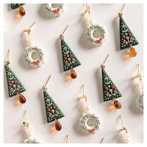 I’m so happy I had the opportunity to make a few more of these to share with you guys 🎄✨ Our Folk Trees and Holiday Wreaths will be… | Instagram Polymer Clay Tree Earrings, Christmas Tree Earrings Clay, Wreath Clay Earrings, Folk Christmas Tree, Polymer Crafts Ideas, Polymer Clay Crafts Christmas, Polymer Clay Wreath, Folk Earrings, Polymer Clay Christmas Tree