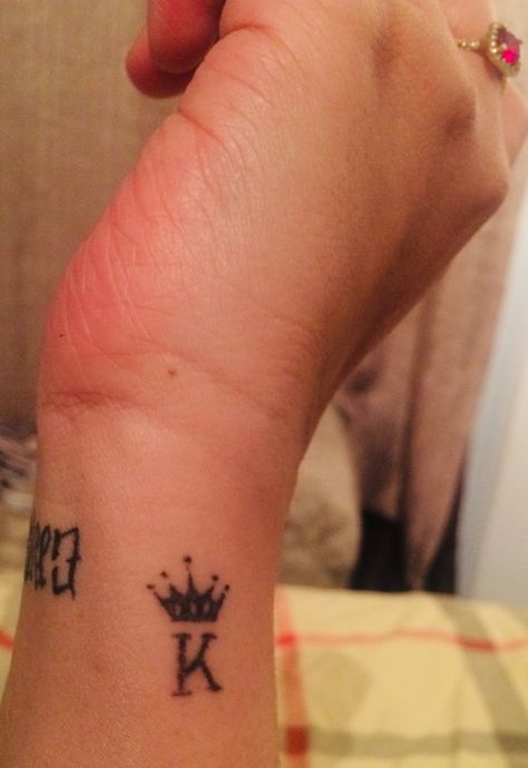 K Crown Tattoo, K With Crown Tattoo, Small Crown Tattoo, Sticker Sleeve, K Tattoo, Cool Wrist Tattoos, Hand And Finger Tattoos, Crown Tattoo, Bangles Jewelry Designs