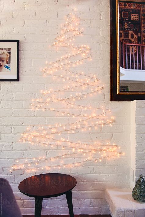 Flat Christmas Tree, Ward Christmas Party, White Brick Wall, Christmas Light Installation, Wall Christmas Tree, A White Christmas, Xmas Lights, Led Christmas Lights, White Brick