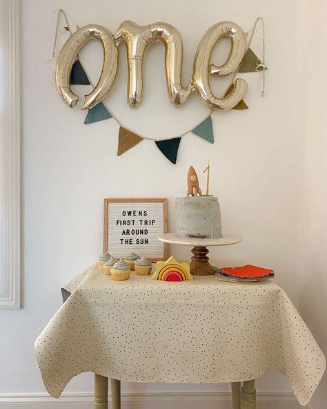 1st Trip Around The Sun Cake Smash, Birthday First Trip Around The Sun, One Year Bday Themes, Simple 1st Birthday Ideas, One Trip Around The Sun Birthday Cake, September First Birthday Boy, Simple First Birthday Theme, Golden First Birthday Boy, First Year Around The Sun Birthday Decor