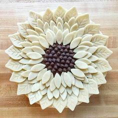 Creative Dough Decorations Beautify Delicious Pies Dough Decorations, Creative Pie Crust, Pretty Pie Crust, Fancy Pie Crust, Pie Crust Art, Beautiful Pie Crusts, Creative Pies, Decorative Pie Crust, Pie Crust Designs