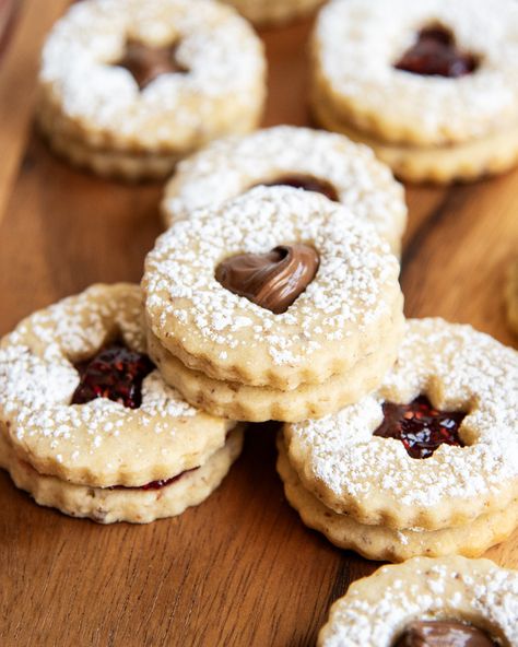 Linzer Tart Cookies Linder Tart Cookies, Christmas Linzer Cookies, Linger Cookies, Linzer Biscuits, Linzer Tart Cookies, Linzer Tart, Tart Cookies, Linzer Cookies Recipe, Best Christmas Desserts