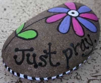 Grace and Kindness Rocks Painted Rocks Flowers, Rock Scripture, Painting Rocks Ideas, Diy Painted Rocks, Prayer Rocks, Painted Rocks Ideas, Martha Argerich, Rock Flowers, Paint Rocks