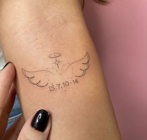 Tattoos Simplistic, Lifeline Tattoos, Remembrance Tattoos, Small Forearm Tattoos, Writing Tattoos, Tattoo Designs For Men, Tattoo Ideas Female, Small Hand Tattoos, Makijaż Smokey Eye