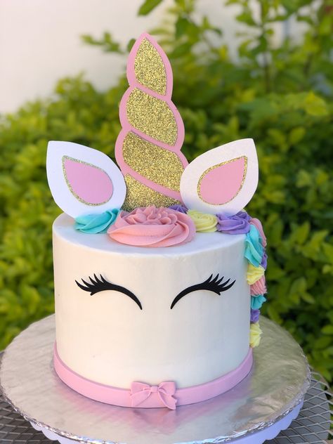 Cake Designs Unicorn, Unicorn Pasta, Unicorn Cake Design, Floral Border Design, Unicorn Cake, Unicorn Party, Floral Border, Border Design, Cake Designs