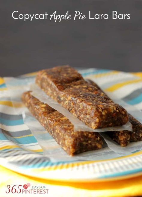 Make your own copycat Lara Bars at home! Fruits and nuts-that's it! This is clean eating and whole food at its best. Lara Bars Recipe, Whole Foods Vegan, Princess Pinky Girl, Pinky Girl, Lara Bars, Healthy Bars, Healthy Vegan Snacks, Raw Bars, Healthy Choice