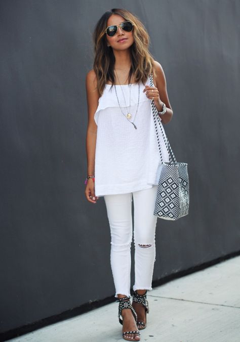 How to Wear All White - The Simple Proof Style Street Mode, 2016 Style, First Date Outfits, White Jeans Outfit, Style Rules, Sincerely Jules, Ray Ban Aviator, All White Outfit, Coachella Outfit