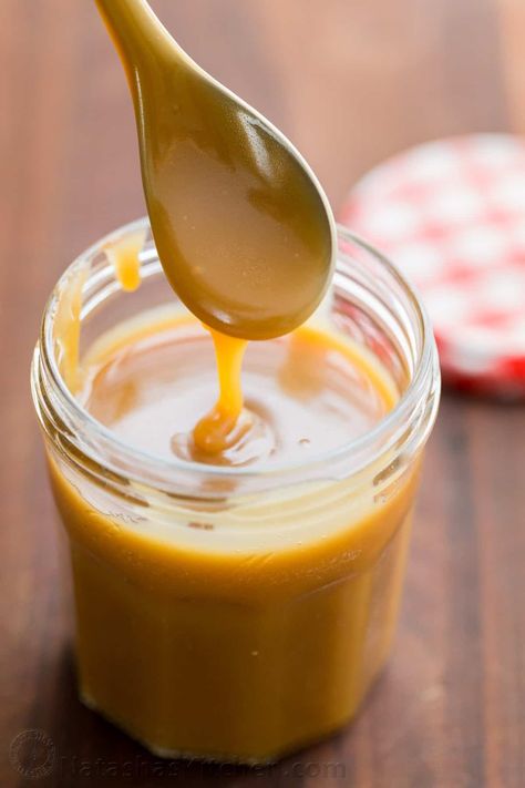 Easy Caramel Sauce Recipe - NatashasKitchen.com Salted Caramel Sauce Recipe, Salted Caramel Recipes, Caramel Sauce Recipe, Caramel Recipe, Slushie Recipe, Starbucks Caramel, Caramel Recipes Sauce, Vegan Caramel, Homemade Caramel Sauce