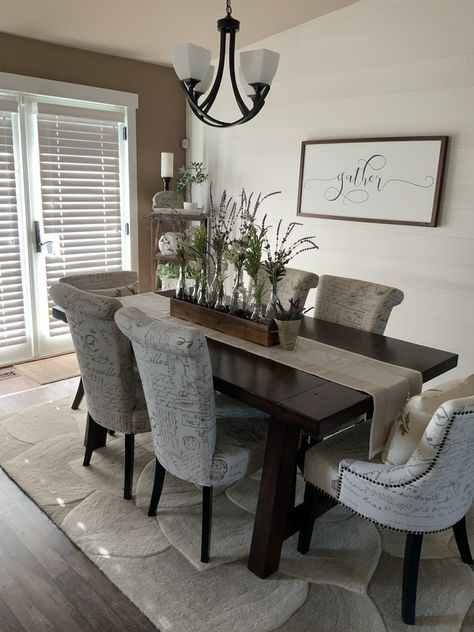 Grey Kitchen Table Decor Ideas, Espresso Dining Table Decor, Brown And Grey Dining Room, Dining Room Grey Floor, Dark Brown Table Decor Dining Rooms, Dining Room With Dark Furniture, Gray Dining Table Decor, Wood Dining Room Table Decor, Dark Brown Dining Table Decor