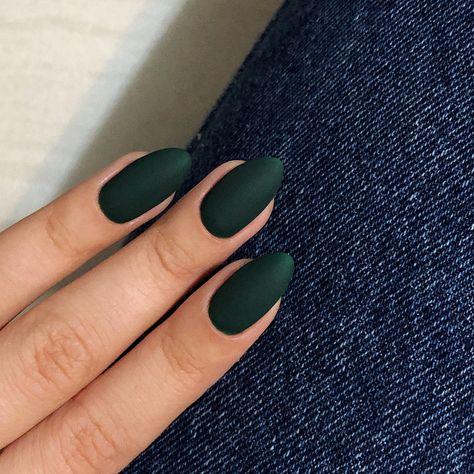 Dark Green Matte Nail Designs, Dark Green Nails Matte, Mat Green Nails, Dark Green Matte Nails, Green Matte Nails, Matte Green Nails, Matted Nails, Dark Green Nails, Green Mat