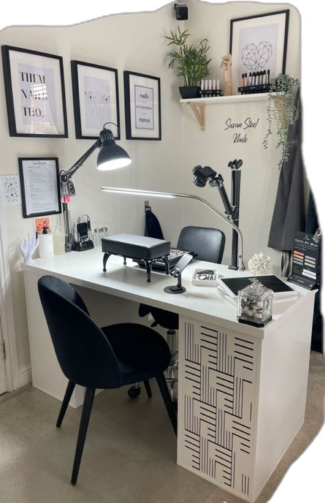 Black And White Nail Tech Room, Small Nail Suite Ideas, Small Home Nail Salon Ideas, Nail Studio Setup, Small Nail Studio Design, Nail Setup In Bedroom, Nail Tech Studio Aesthetic, Black And White Nail Room, Nail Tech Desk Ideas