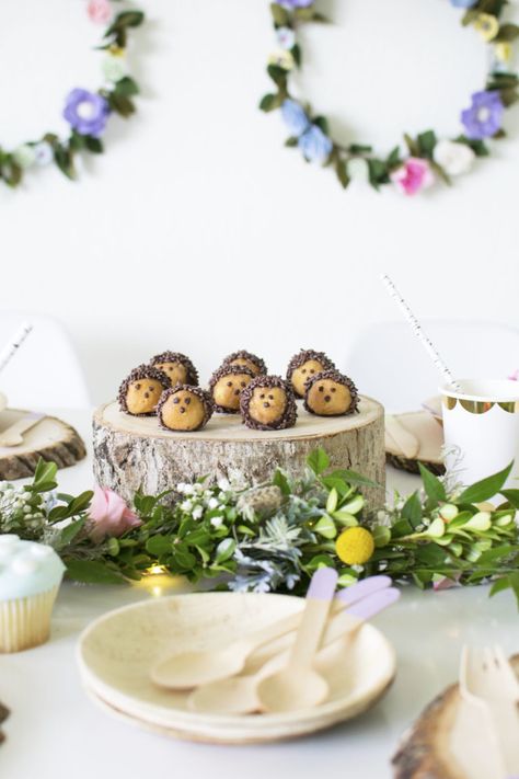 Woodland Animal Baby Shower Ideas, Animal Baby Shower Ideas, Donut Hole Recipe, Hedgehog Party, Shower Dessert Table, Woodland Party Theme, Baby Shower Dessert, Woodland Theme Baby, Baby Shower Dessert Table